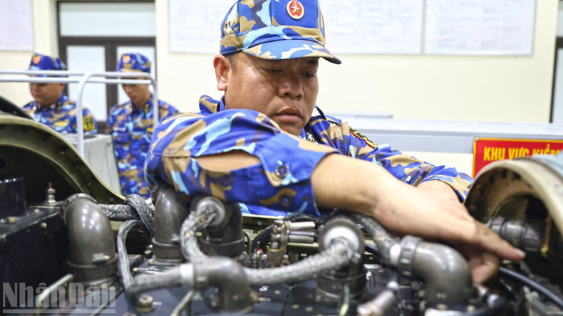 170여단 A4기지에서 이뤄지는 탄약 정기 점검 및 보존.