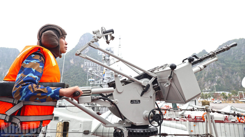 267함 134전대 14.5mm 포 진지의 전투경계 훈련.