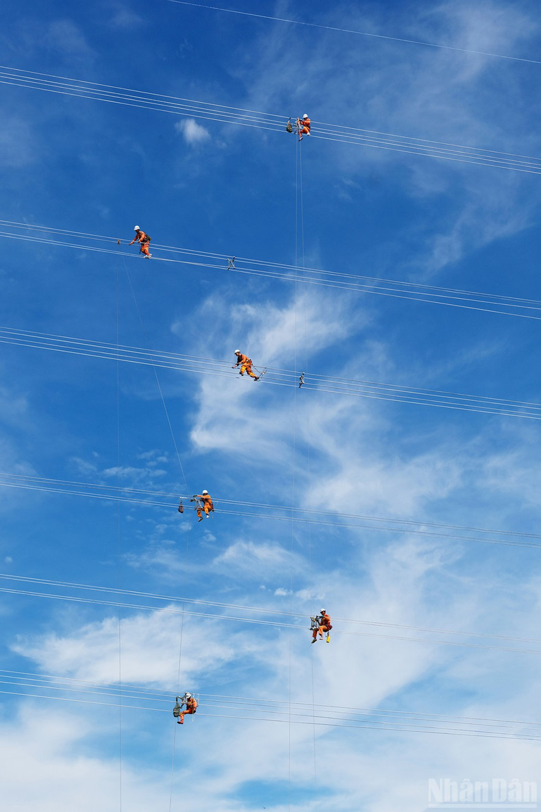 작품: 구름 위의 사랑 노래. 촬영: 레엉 테 뚜언