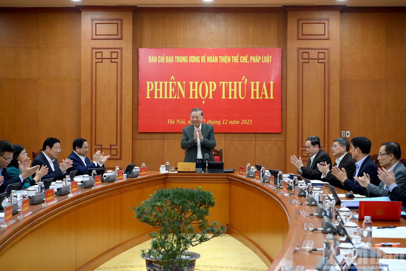 또 럼 당 서기장 주재로 제2차 제도-법률 완비 중앙지도위원회 회의가 열리고 있다.