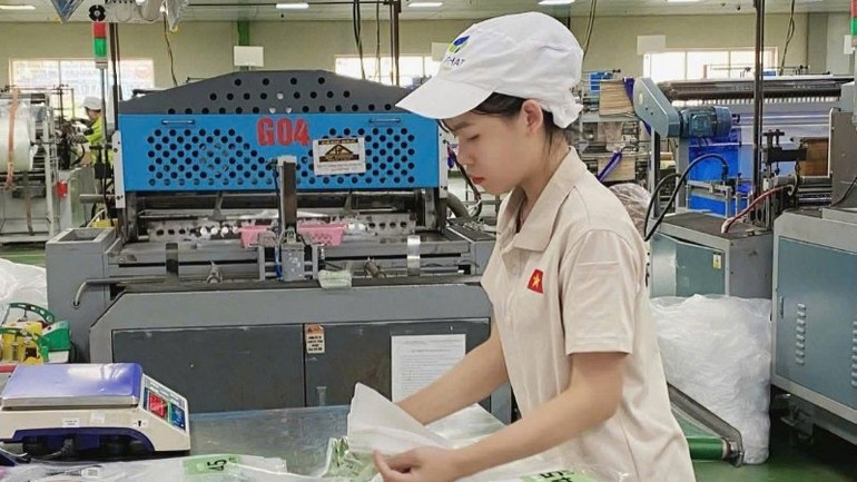 경제 불확실성 속에서도 많은 근로자들이 현 직장에 남는 선택을 하고 있다. 280226-thi-trg-lao-dong-2.jpg