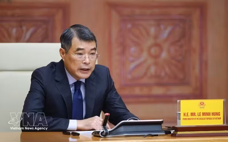 레민흥 총리가 15일 에너지 안보를 주제로 열린 아시아 무배출 공동체(AZEC) 확대 온라인 정상회의에서 연설하고 있다. (사진: VNA)