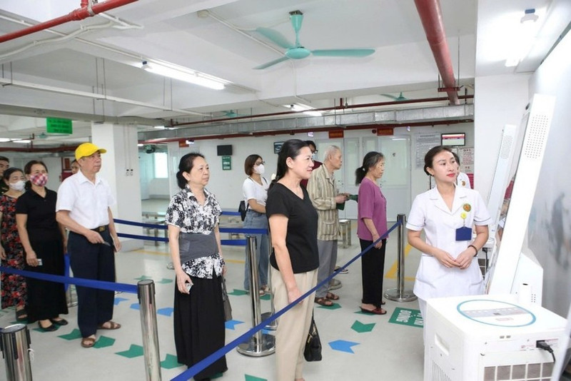 전자 의무기록의 신속한 도입은 의료기관에서 새로운 기술을 진료 및 치료에 적용하는 데 핵심적인 기반이 되고 있으며, 스마트 병원 모델 구축을 위한 토대도 마련하고 있다.