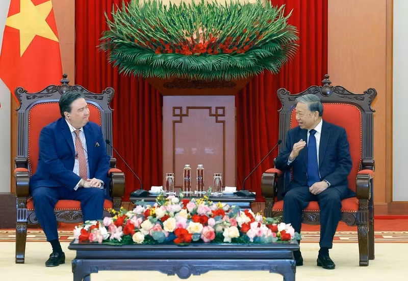 또럼 베트남 공산당 총서기가 9일 마크 에반스 크나퍼 주베트남 미국 대사를 접견하고 있다. 사진: VNA