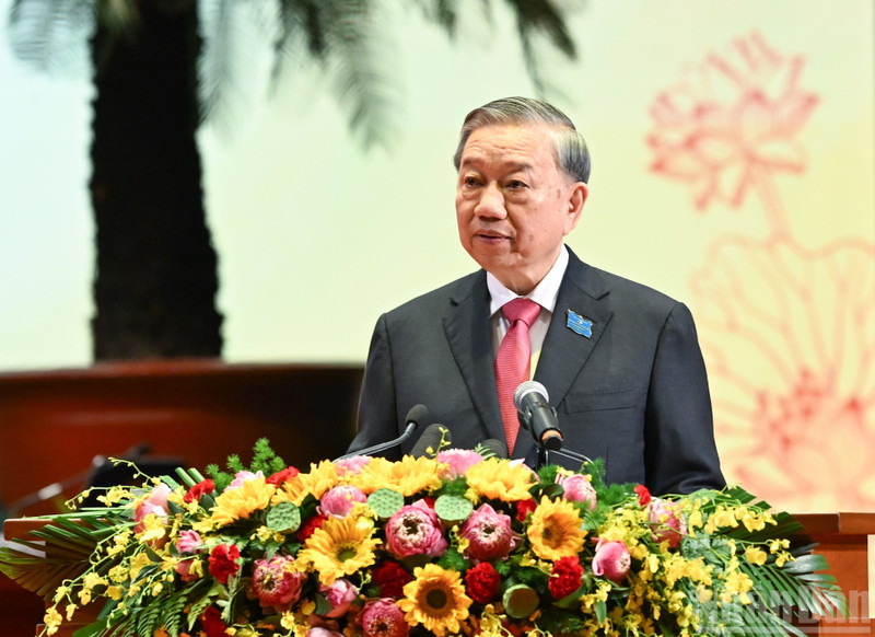 또 럼 당 서기장이 2025-2030년 임기를 위한 제18차 하노이 당 대회에서 연설하고 있다. (사진: nhandan.vn)