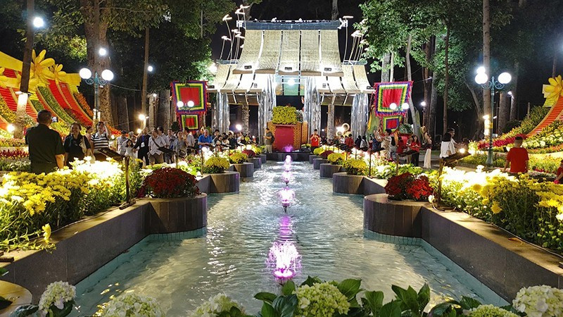 2026년 호찌민시 봄꽃 축제에서 펼쳐진 생동감 넘치고 다채로운 풍경. (사진: 응우옌 롱)