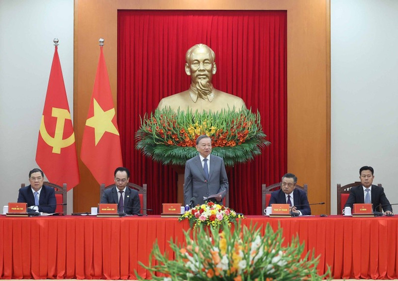 또 럼 당 서기장이 환영 행사에서 연설하고 있다. (사진: VNA)