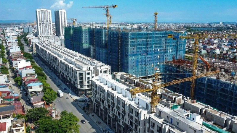 락비엔 종합창고 3호 사회주택단지 사업(하이퐁시 응오꾸옌구)은 총 4,456가구 규모의 대형 사회주택 프로젝트로, 현재 공사가 한창 진행 중이다.