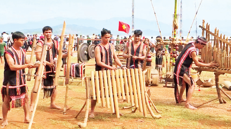 중부 고원지대의 봄은 종종 한 해 동안 열심히 일한 사람들이 충분히 쉴 수 있을 만큼 오래 지속된다.