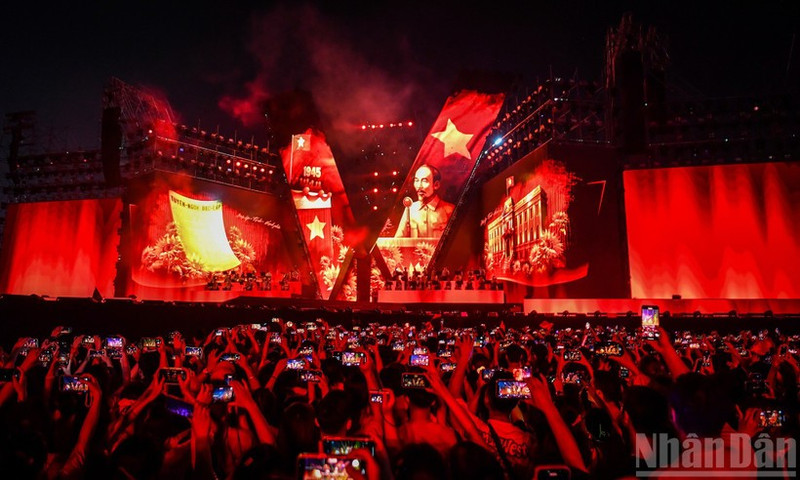 정치와 예술이 어우러진 프로그램 ‘조국은 가슴 속에’는 2025년 문화계의 주요 하이라이트로 꼽혔다.