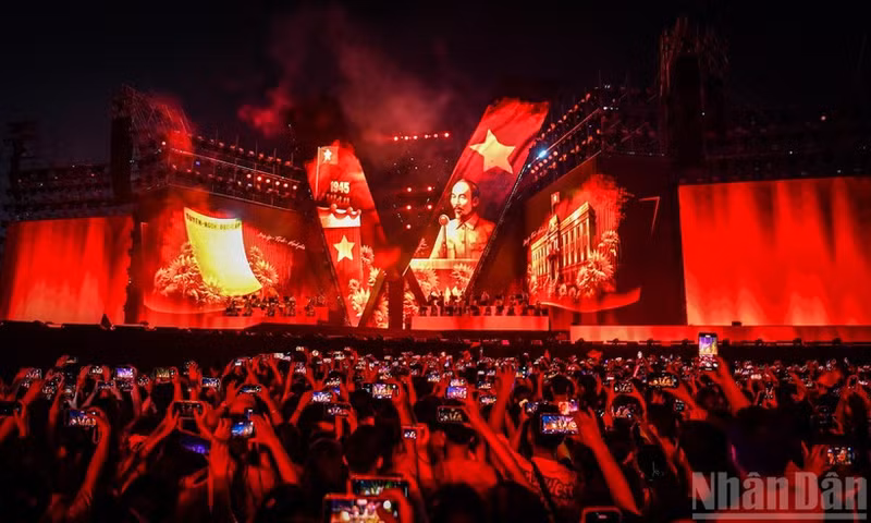 정치와 예술이 어우러진 프로그램 ‘조국은 가슴 속에’는 2025년 문화계의 주요 하이라이트로 꼽혔다.