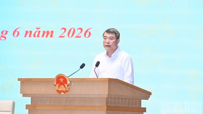 레 민 흥 베트남 국무총리가 23일 정부 과학기술 발전, 혁신, 디지털 전환 및 프로젝트 06에 관한 정부 지도위원회 주제별 회의(온·오프라인 병행)에서 발언하고 있다. (사진: nhandan.vn)