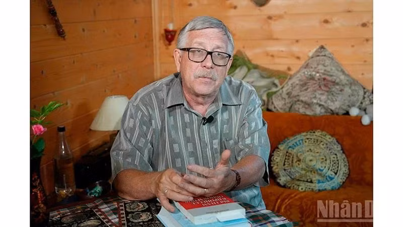 러시아 외무부 산하 외교 아카데미 부교수 겸 역사학 박사인 페트르 츠베토프 러시아-베트남 우호협회 제1부회장. (사진: 쑤언 훙)