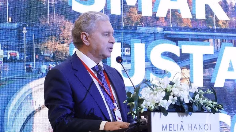 세르게이 체레민 모스크바시 정부 장관 겸 대외경제·국제관계국장이 포럼에서 발언하고 있다.