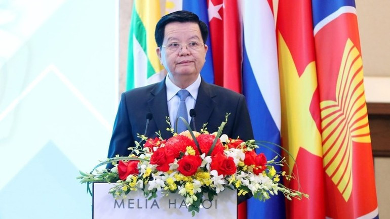 베트남 마이 반 찌잉 부총리가 회의에서 발언하고 있다. (사진: NDO)