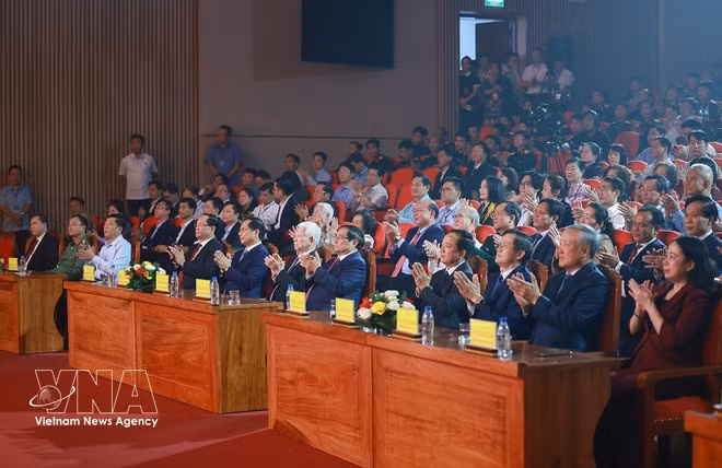 행사에 참석한 대표단. (사진: VNA)