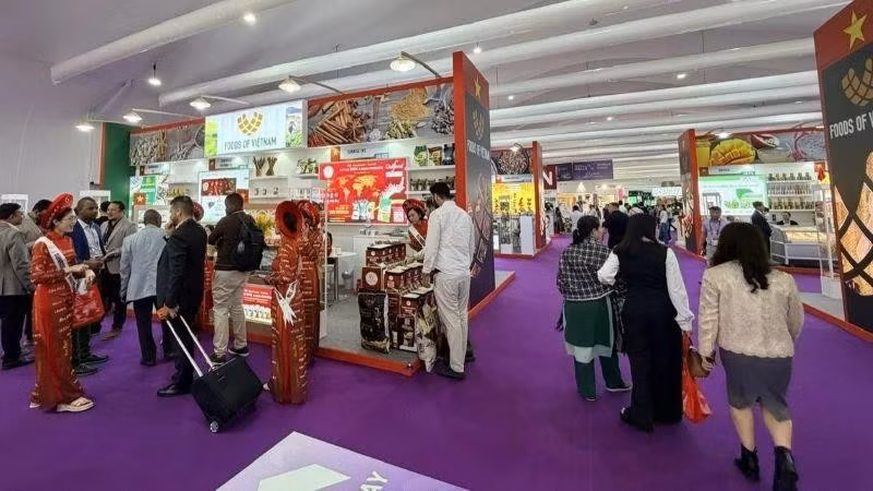 베트남 농산물이 국제 방문객들로부터 큰 관심을 받고 있다. (사진: AGRITRADE)