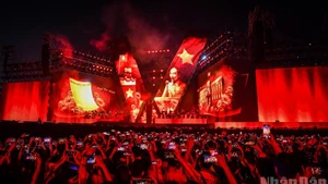 정치와 예술이 어우러진 프로그램 ‘조국은 가슴 속에’는 2025년 문화계의 주요 하이라이트로 꼽혔다.