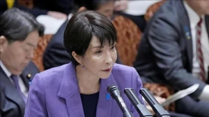 일본의 다카이치 사나에 총리가 지난 16일 도쿄에서 열린 중의원 예산위원회 회의에서 발언하고 있다. (사진: 교도통신/VNA)