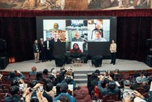 “만다린 로드 프라이즈” 시상식이 열리는 응우이뉴 꼰뚬 홀.