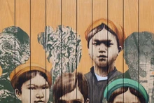 응오 반 삭(Ngo Van Sac)의 목탄화 ‘인도차이나’(2024)가 2025년 런던 아시아 미술전(Asian Art in London) 현대 및 동시대 부문에서 상위 3개 작품에 선정됐다. (사진: VNA)