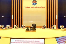 상임 부총리 응우옌 호아 빈과 정부 대표단이 하이퐁시 지도부와 가진 업무 회의 개요. (사진: 주이 틴)