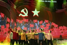 이 프로그램은 대중에게 사랑받는 많은 예술가들의 공연을 한자리에 모았다. (사진: TRAN HUAN)