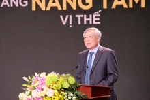 응우옌 호아 빈 상임 부총리가 12일 럼동성 투자 촉진 회의에서 연설하고 있다. (사진: VNA)