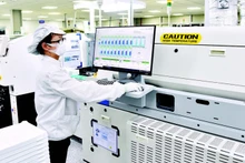 꽝닌에 위치한 100% 한국 투자 기업 범진전자비나유한책임회사의 전자부품 생산라인. (사진: 쩐하이)