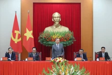 또 럼 당 서기장이 환영 행사에서 연설하고 있다. (사진: VNA)