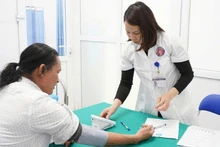 보편적인 병원 진료비 면제 제도의 시행은 모든 사람이 의료 서비스를 보다 쉽게 이용할 수 있도록 할 것입니다.