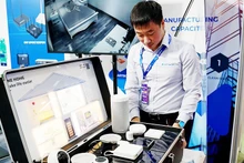 VNPT 테크놀로지가 개발한 스마트 전기 기기가 기술 전시회에서 선보이고 있다. (사진: 남안)