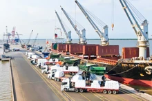 남부 지역 항만을 통한 수출이 180억 달러 이상의 무역흑자를 기록했다.