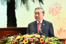 또 럼 당 서기장이 2025-2030년 임기를 위한 제18차 하노이 당 대회에서 연설하고 있다. (사진: nhandan.vn)