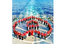 레 트엉은 쯔엉사(Truong Sa) 군도에서 군인들과 주민들을 방문하는 ‘대단결 항해(Great Solidarity Voyage)’에 동참했다.