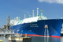 호찌민시 티바이항 LNG 터미널에 입항한 63,000톤급 LNG 선박 'Fat’h Al Khair'. 
