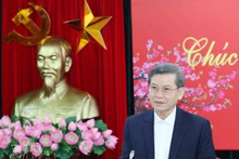 정치국 위원이자 중앙위원회 서기인 레 민 찌 당 중앙위 내부사무위원회 위원장이 회의에서 발언하고 있다. (사진: VNA)