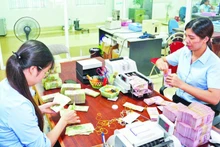 디지털 결제에도 국민과 기업들에 적절한 현금 공급을 보장하고 있는 신용기관들. (사진: 홍안)