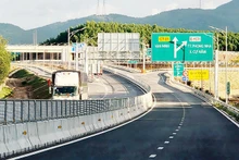 인프라가 크게 확충되면서 총 3,245km의 고속도로가 구축됐다.