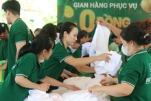 근로자들이 안전하고 평화로운 봄 축제를 즐길 수 있도록 다양한 지원 프로그램이 시행되고 있다. (사진: 푸엉 린)