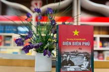 보응우옌잡(Vo Nguyen Giap) 장군의 저서 '디엔비엔푸(Dien Bien Phu)'.