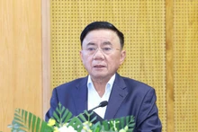 쩐 깜 뚜 당 중앙위원회 서기국 상임위원이 회의에서 발언하고 있다. (사진: VNA)