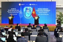 하노이 협약 서명식 기자회견에서 베트남 총리와 유엔 사무총장이 함께하고 있다. (사진: 찐 하이)