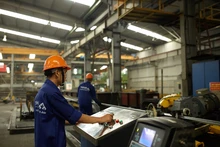 2025-2026년 기간 동안 시멘트, 철강, 석탄화력발전 업종의 기업들은 의무 탄소시장 도입에 대비해 배출권을 산정하고 관리해야 한다. (사진: 응우옌 응히)