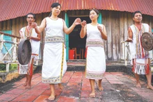 생계가 향상됨에 따라 전통 문화도 적극적으로 보존되고 있다. (사진: Thanh Dat)