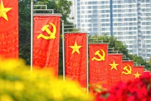 정부는 제14차 당대회와 설날을 맞아 혁명 유공자 및 사회정책 지원 대상자들에게 현금 지원금을 지급하기로 했다.