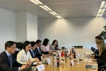 베트남과 스위스 대표단이 베트남과 유럽자유무역연합(EFTA) 간 자유무역협정(FTA) 제19차 협상에서 주요 현안에 대해 논의하고 있다. (사진: VNA)