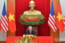 2024년 11월, 또럼 베트남 공산당 서기장이 도널드 트럼프 미국 대통령과 전화 통화를 하고 있다.