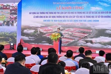 팜 민 찐 총리가 행사에서 연설하고 있다. (사진: 쩐 하이)