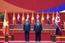 사진으로 보는 북한 최고지도자의 베트남 공산당 서기장 환영식